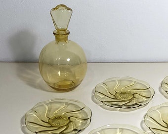 Dessert set made of gold-yellow glass: carafe with 6 plates