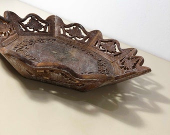 Wooden plate - Carved bowl with ornaments and inlaid gold blossom