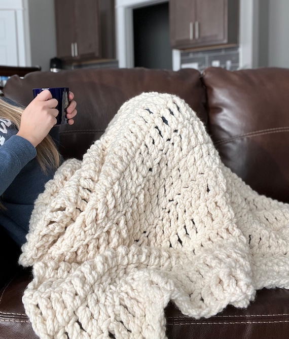 Small Chunky Crochet Blanket, Hand Crochet Cozy Throw, Wheelchair Lapghan,  Crochet Afghan 