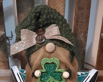 Sitting St Patrick&#39;s Day Irish Gnome Buddy, Farmhouse gnome, Rustic gnome, Tiered tray decor, Gnome decor, Swedish tomte Knit gnome.