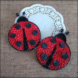 Set di 2 ornamenti a coccinella trapuntati - ornamento natalizio a coccinella - decorazione a coccinella portafortuna - decorazioni pendenti con trapuntatura