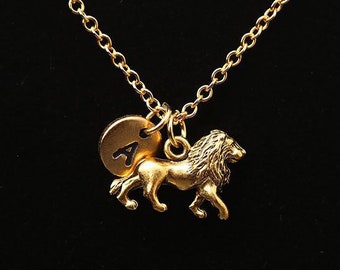 Collier lion en or, collier à breloques lion en or antique, collier le roi des bêtes, monogramme personnalisé, collier initial