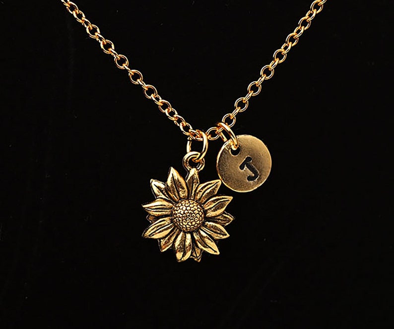 Diamond Flower Pendant Necklace 14K Yellow Gold For Sale at