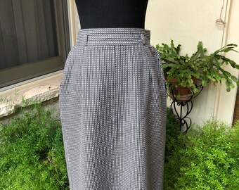 1970's Women's Vintage Chaus Brand Grey and White Checkered Skirt with Pockets