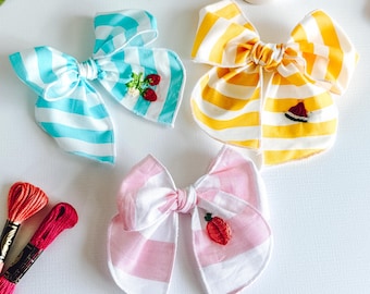 手刺繍のフルーツ柄サマーヘアリボン（ベビーガール、幼児、子犬用アクセサリー）