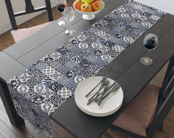 Camino de mesa de azulejos azul mediterráneo / Diseño de cerámica pintado a mano / Decoración para cocina y comedor (Opciones: algodón o poliéster)