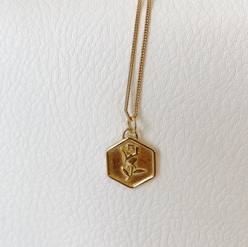 Flower Disc necklace Gold Vintage Necklace Gold Pendant Necklace Rose Necklace Dainty Rose Pendant Gold Rose Necklace