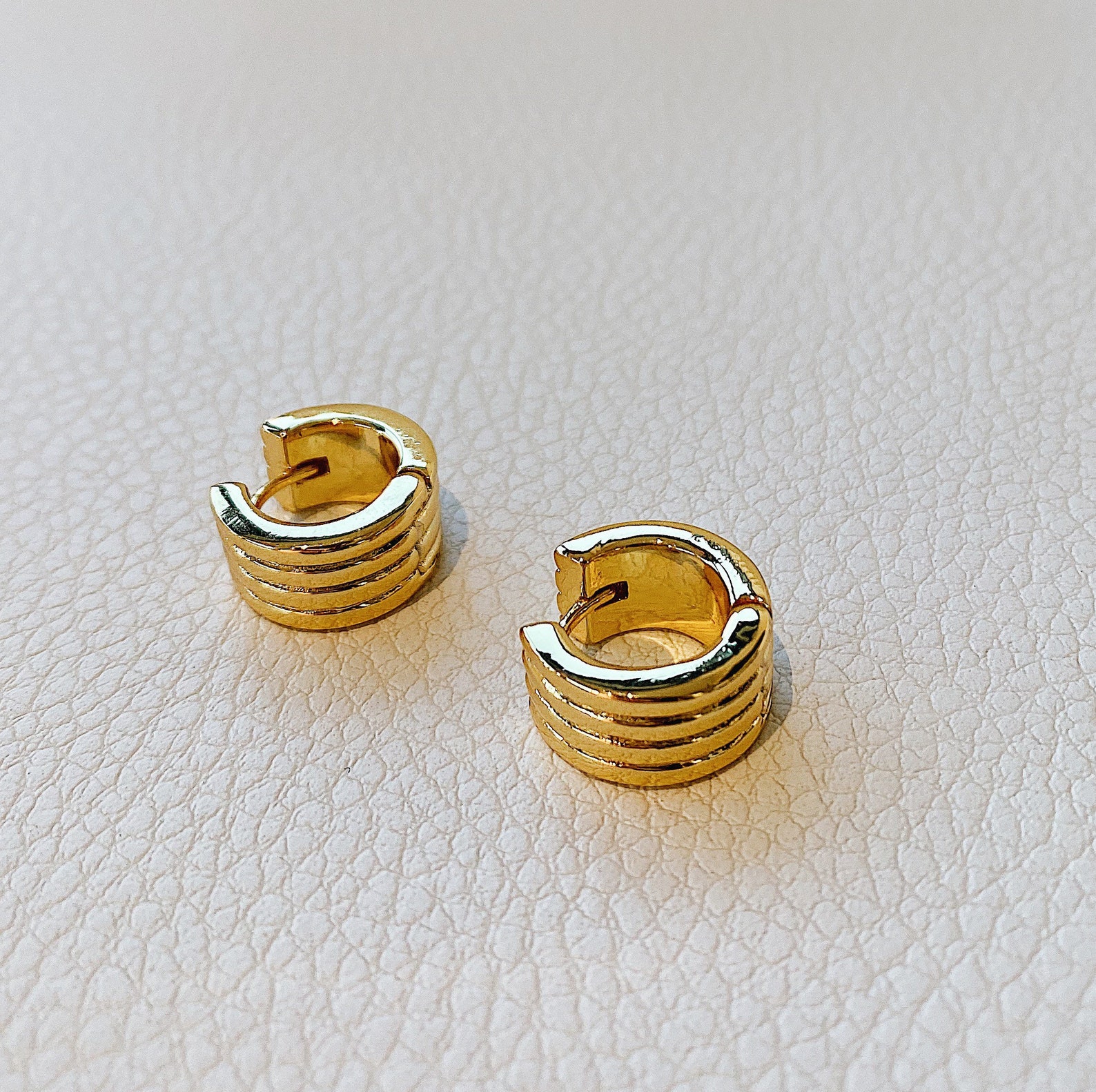 14k Chunky Gold Hoop Huggies Thick Huggie Hoops Simple Hoop Etsy