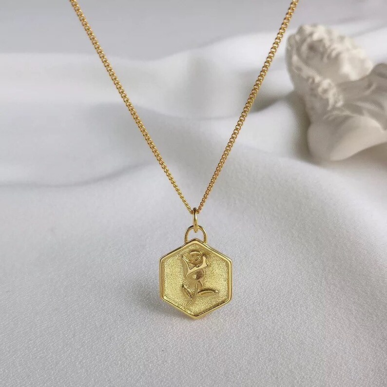 Flower Disc necklace Gold Vintage Necklace Gold Pendant Necklace Rose Necklace Dainty Rose Pendant Gold Rose Necklace