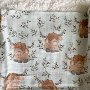 Christmas Baby Highland Cow Swaddle, Farm Cow Baby Blanket, Muslin Swaddle, Christmas Baby Gift, Baby Cow Crib Bedding