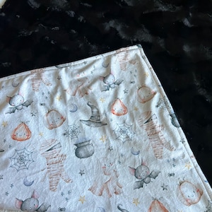 Halloween Friends Crib Bedding, Minky Soft Baby Blanket, Crib Sheet, Changing Pad, Nursing, Spooky Baby Blanket, Pumpkin Baby Swaddle, immagine 3