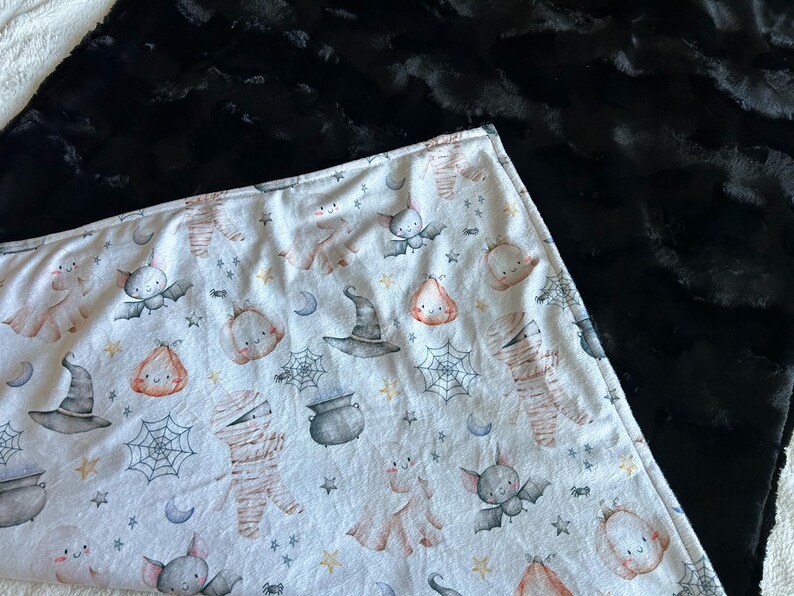 Halloween Friends Crib Bedding, Minky Soft Baby Blanket, Crib Sheet, Changing Pad, Nursing, Spooky Baby Blanket, Pumpkin Baby Swaddle, immagine 3