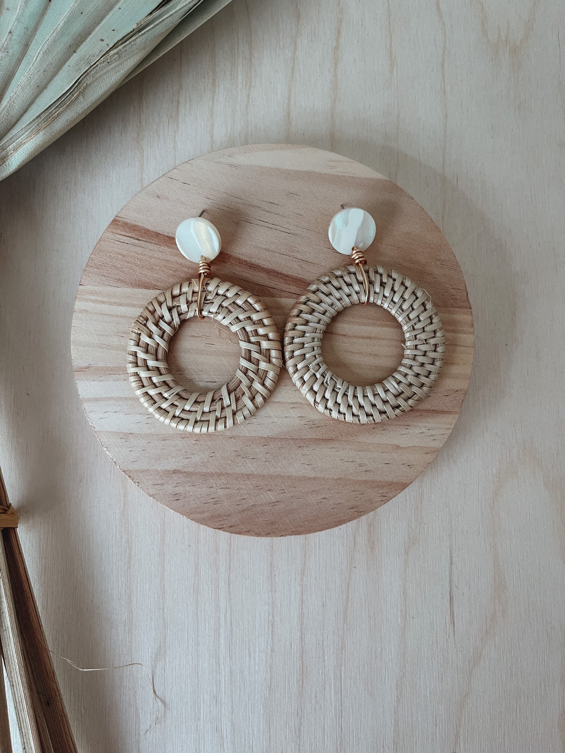 Neutral Handwoven Rattan Hoop and Acrylic Stud Earrings Round Rattan Hoop  Earrings Gole and White Hoop Earring Boho Rattan Earrings - Etsy