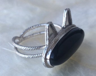 Minimalist Black Cat! US 7 Onyx Gemstone + Handmade Recycled Sterling Silver Ring