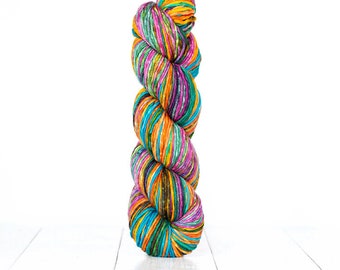 Self Striping worsted Merino Wool Yarn, Multicolored  Yarn, Knitting Yarn Merino Extrafine Yarn, Urth Uneek Worsted yarn for shawl & for hat