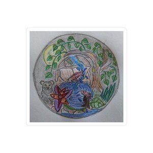 Cena da natureza com riacho e piscina de água com peixes, árvores, nenúfares e um urso. Esboço original desenhado à mão. Adesivos de vinil Kiss-Cut