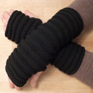 Gauntlets with thumb hole image 2