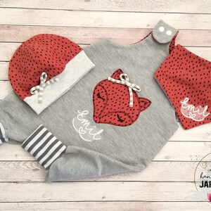 Strampler Baby, Latzhose, Babykleidung "Fuchs grau- rostrot" Bio Sweat Latzthose, Sweat Strampler, Geschenk zur Geburt