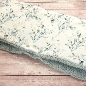 Kinderwagenmuff mit Vlies und Teddyplüsch, Handwärmer"Eukalyptus grün-weiß", nach Wünsch mit Namen, Personalisierung, Winter Kinderwagenmuff