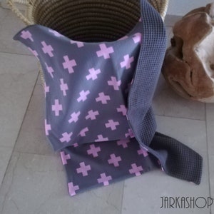 Babydecke mit Namen "Großes Plus Grau-Rosa", Krabbeldecke,  Kuscheldecke, Kinderwagendecke, Wickelunterlage für unterwegs