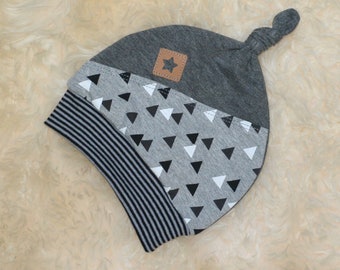 Knotenmütze "Dreieckchen  schwarz-grau-weiß" mit Bündchen, Babymütze, Kindermütze, Mütze für Baby, Mütze für Kinder