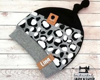 Knotenmütze "Leopard Muster schwarz-grau-weiß" mit Bündchen, Mütze mit Namen, Personalisierung, Babymütze, Kindermütze, Mütze, Sweatmütze