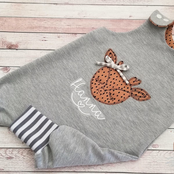 Strampler Baby, Latzhose, Babykleidung "Reh-Bambi grau-beige" Bio Sweat Latzthose, Sweat Strampler, Geschenk zur Geburt