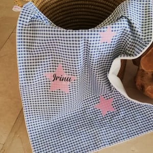 Baby deken incl. met de naam "Karo grijs-roze met sterren", kruipende deken, knuffeldeken, kinderwagendeken, verpakkingskussen voor op de weg