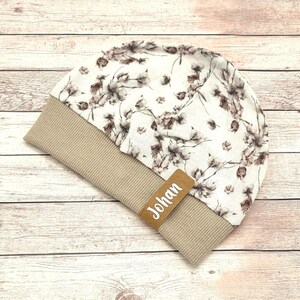 Gr. 47-49 KU Leichte Beanie &quot;Musselin Blumen-beige-weiß&quot; Mütze mit Namen,Personalisiereung,Babymütze,Mütze,Baby,Kind,Babymütze, Kindermütze