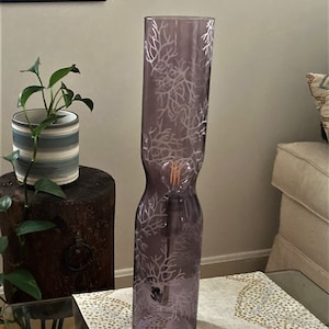 18&quot; Vintage IKEA Table Lamp Purple Glass Cylindrical Hourglass shape w/etching. Beautiful collectible. Excellent pre-owned condition.