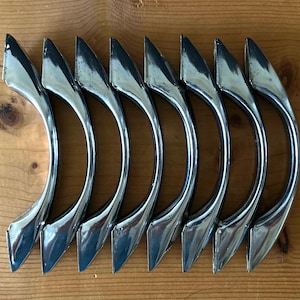 Tiradores cromados vintage de 12 cm (4,75 pulgadas), estilo moderno de mediados de siglo (MCM), tiradores retro para cajones, herrajes de cocina (fabricados en EE. UU.). Incluye tornillos. Lote de 8 unidades.