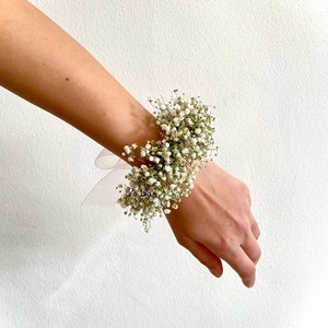 Pair Baby's Breath Wrist Corsage/Bridesmaid Baby's Breat Wrist Corsage/Dried Wedding Flowers/ Floral Headpieces/Boutonniere/Flower Bracelet