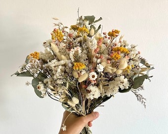 Ramo de boda de pradera/ Flor de boda color mostaza y melocotón/Aliento de bebé seco / Flor de margarita/ Flor silvestre de eucalipto y margarita