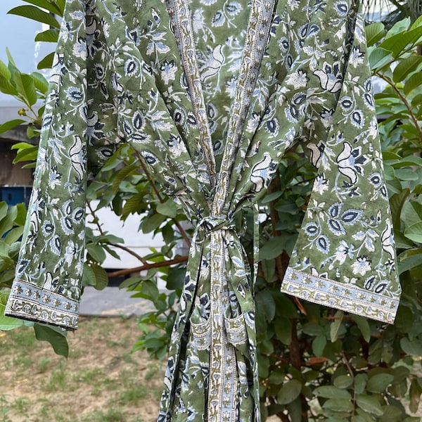 Bata kimono de algodón con estampado floral verde: bata estampada a mano, ideal para estar en casa o para dormir.