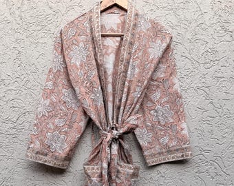 Kimono in cotone marrone con stampa floreale: abbigliamento da casa con stampa a blocchi a mano.