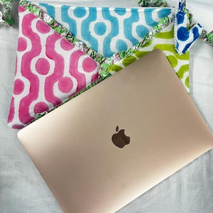 Capa para laptop acolchoada feita à mão com estampa floral em algodão | Capa acolchoada para MacBook e tablet | Bolsa para laptop artesanal de Jaipur | Presente exclusivo