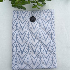 Floral Kindle Sleeve, Kindle Cover, Kindle Paperwhite Case, Bookish Gifts, Book Protector, Padded Kindle Pouch, Book Accessories,Kindle Case