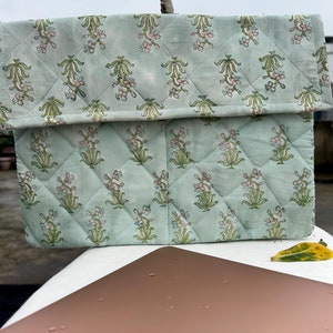 Floral Quilted Cotton Laptop Sleeve: Eco-Friendly MacBook Case