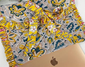 Custodia per laptop trapuntata con stampa a blocchi a mano, custodia per MacBook in cotone floreale, custodia imbottita per laptop, borsa per laptop in tessuto boho, custodia ecologica