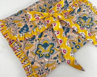 Custodia per laptop con stampa a blocchi, custodia per MacBook in cotone trapuntato, custodia imbottita per laptop con motivo floreale, borsa per laptop in tessuto fatta a mano, regalo ecologico boho