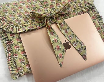 Custodia per laptop stampata a mano con blocchi di legno: custodia in cotone trapuntato verde floreale con fiocco