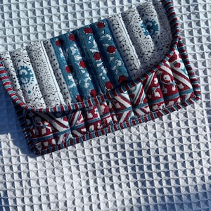 Bolso de algodón acolchado, cartera de mano con estampado de bloques, organizador floral hecho a mano, cartera de viaje bohemia, cierre magnético, regalo para mujer, estuche