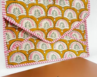 Custodia per laptop con stampa a blocchi, custodia per MacBook in cotone trapuntato, custodia per laptop con stampa floreale boho, custodia per laptop con stampa a blocchi Jaipur, custodia regalo per MacBook