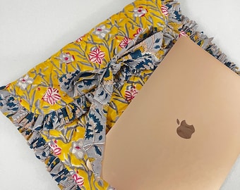 Custodia per laptop stampata a mano: custodia per MacBook in cotone trapuntato con motivi floreali gialli