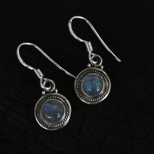 Silver earring fine moonstone