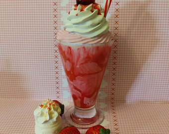 Fake Milchshake Dekoration  Eiscafé Milchbar Sommerdeko Attrappe Eis Eisbecher Cupcakes Einzelstück Rockabilly Geschenk Rockabella