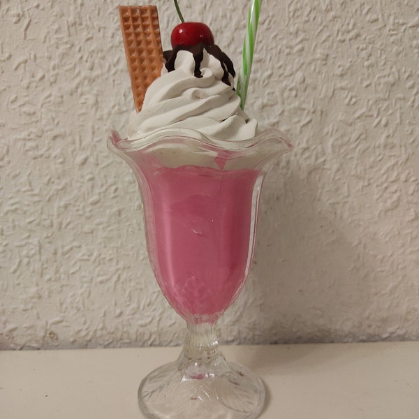 Fake Milchshake Dekoration  Eiscafé Milchbar Sommerdeko Attrappe Eis Eisbecher Cupcakes Einzelstück Rockabilly Geschenk Weihnachten