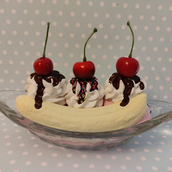 Fake Eiscreme Bananasplit Deko Tischdeko Sommer Deko Eisbecher Milchshake