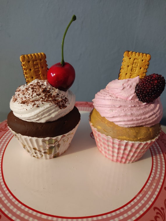 Fake Cupcake unecht knstliche Cupcakes,Keks mit Kirsch oder Himbeer -  Etsy.de