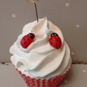 Cupcake aus Gips Deko Marienkäfer oder Schmetterling Frühling Geldgeschenk Gutscheinklammer Memohalter Hochzeit Tischkarten Geburtstag